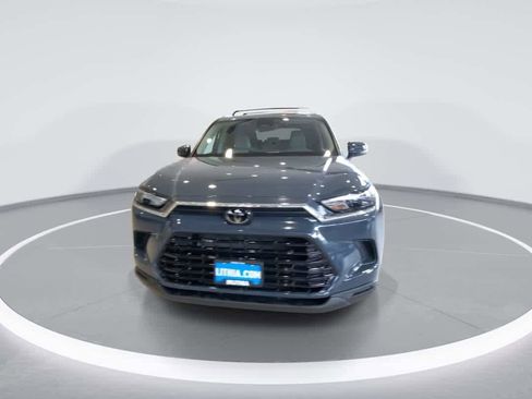 Used 2024 Toyota Grand Highlander XLE AWD/4WD image 3