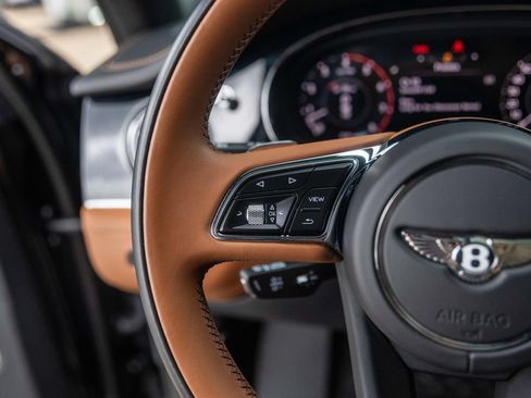 Certified 2024 Bentley Bentayga AWD/4WD image 31