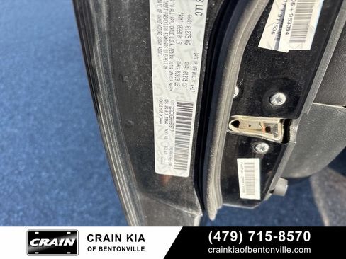 Used 2017 Chrysler 300 C RWD image 3