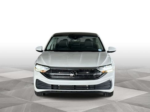Certified 2023 Volkswagen Jetta SE w/ Panoramic Sunroof Package FWD image 3