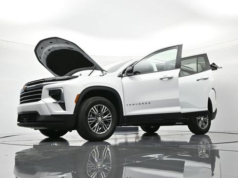 Certified 2025 Chevrolet Traverse LT image 49