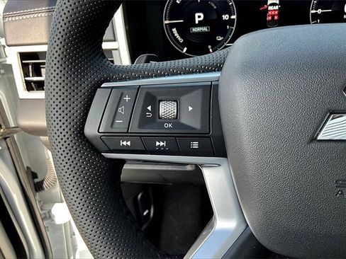 New 2025 Mitsubishi Outlander SEL image 11