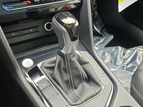 New 2025 Volkswagen Taos SE AWD/4WD image 18