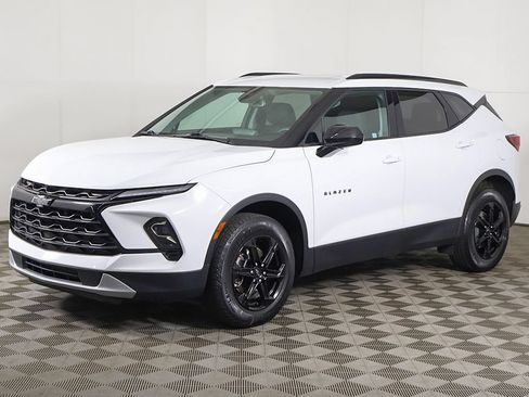Used 2023 Chevrolet Blazer LT w/ Convenience Package FWD image 9