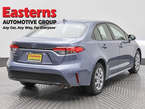 Used 2025 Toyota Corolla LE FWD image 5