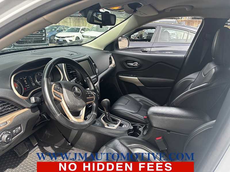 Used 2017 Jeep Cherokee Latitude w/ True North Edition AWD/4WD image 2