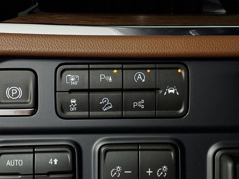 New 2026 Chevrolet Suburban High Country AWD/4WD image 18