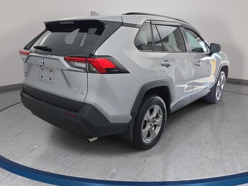 Used 2024 Toyota RAV4 XLE AWD/4WD image 5