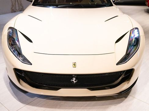 Used 2019 Ferrari 812 Superfast RWD image 5