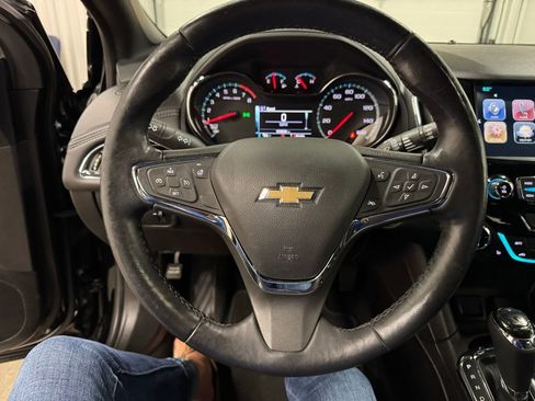 Used 2017 Chevrolet Cruze Premier image 38