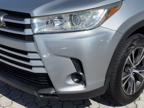 Used 2019 Toyota Highlander LE FWD image 15