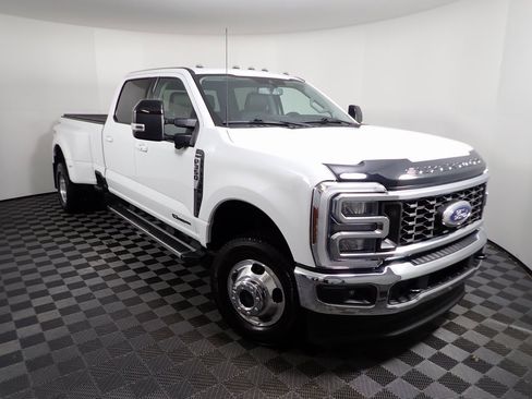 Used 2024 Ford F350 Lariat w/ FX4 Off-Road Package image 7