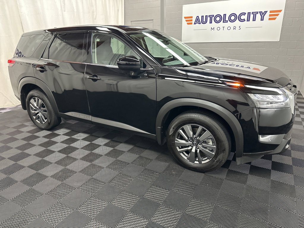 Used 2025 Nissan Pathfinder S AWD/4WD image 2