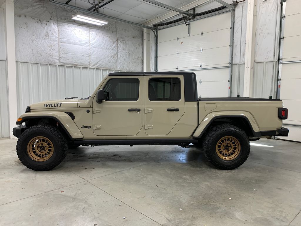 Used 2022 Jeep Gladiator Sport AWD/4WD image 3