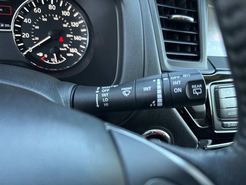 Used 2019 Nissan Pathfinder SV image 41