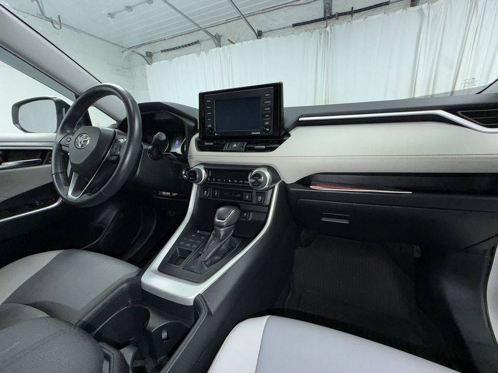 Certified 2020 Toyota RAV4 XLE Premium AWD/4WD image 20