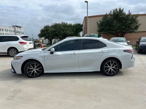 Used 2023 Toyota Camry SE FWD image 6