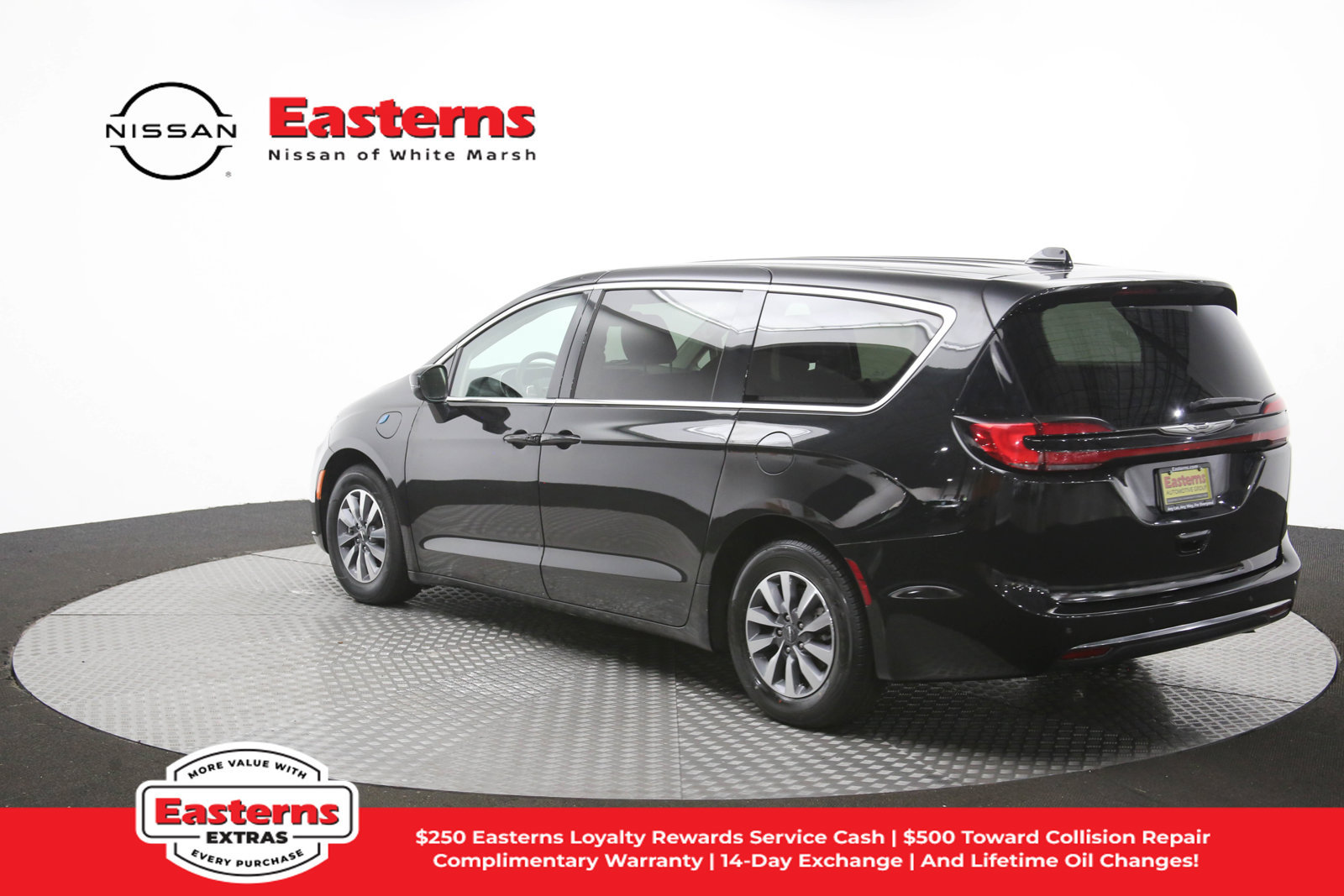 Used 2023 Chrysler Pacifica Touring-L FWD image 68