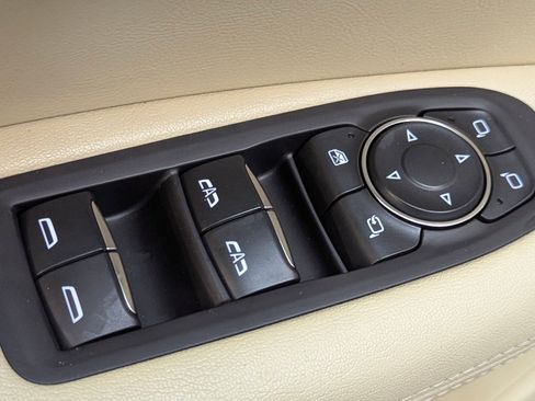 Used 2017 Cadillac XT5 Luxury w/ Driver Awareness Package image 23