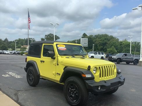 Certified 2022 Jeep Wrangler Sport AWD/4WD image 3