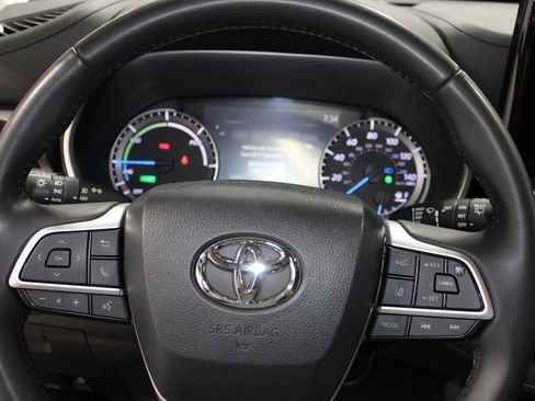 Used 2024 Toyota Highlander XLE image 39
