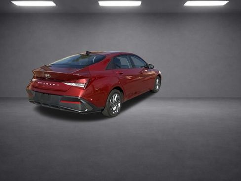 Used 2024 Hyundai Elantra SEL FWD image 17