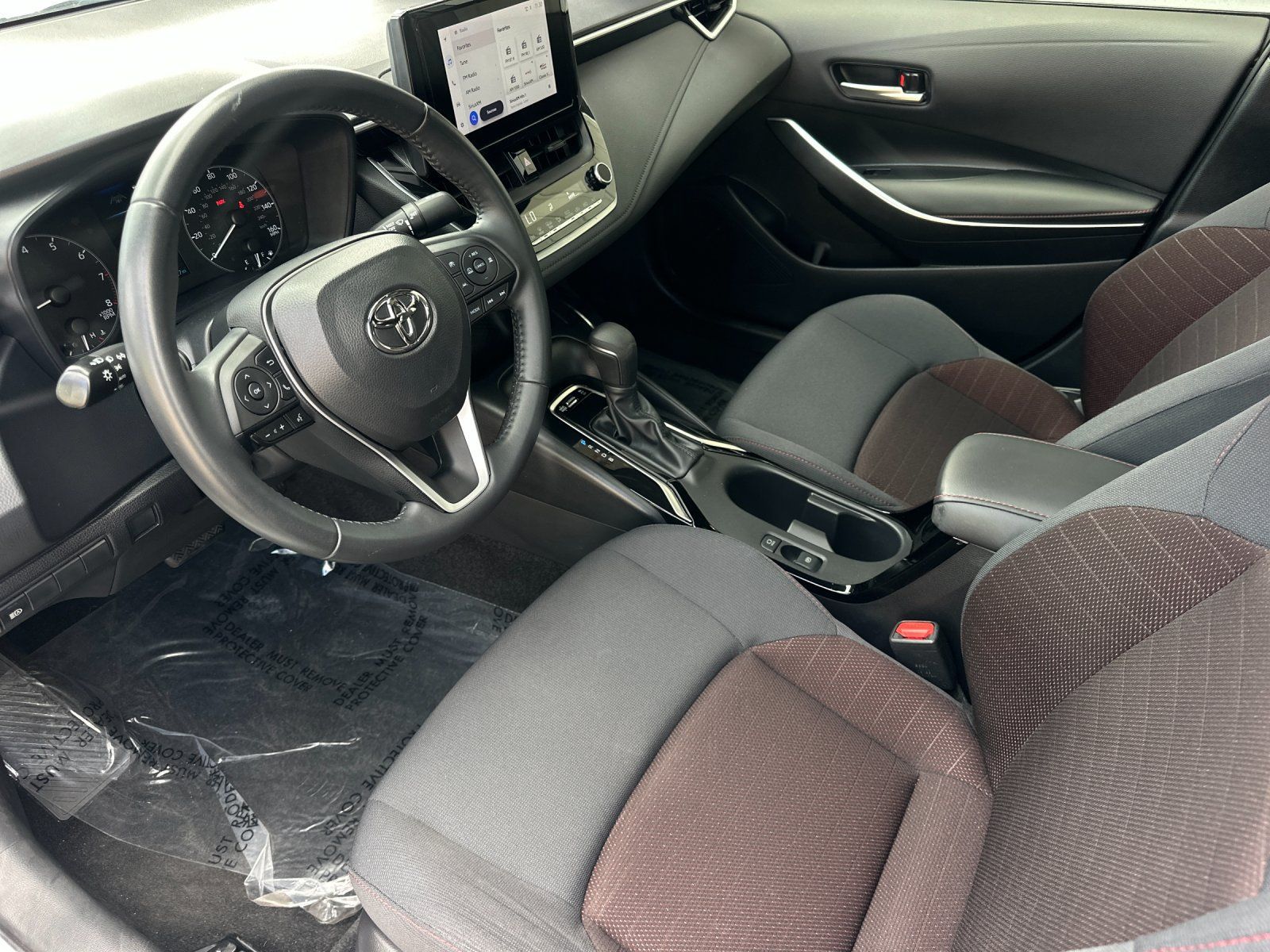 Used 2023 Toyota Corolla SE w/ SE Premium Package FWD image 9