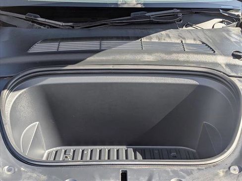 Used 2022 Tesla Model Y Long Range AWD/4WD image 24