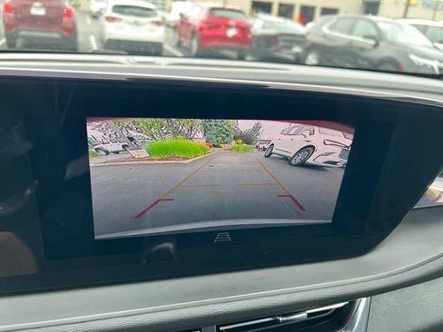 Used 2025 Buick Envista Preferred w/ Convenience II Package FWD image 22