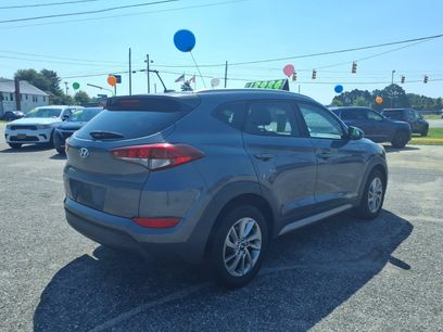 Used 2017 Hyundai Tucson SE w/ SE Popular Package 02