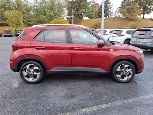 Used 2024 Hyundai Venue SEL image 4
