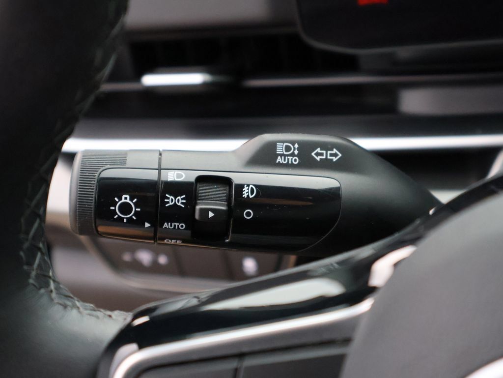 Used 2025 Kia Carnival SX FWD image 30