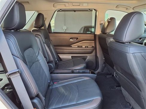 Certified 2024 Nissan Pathfinder Platinum image 26