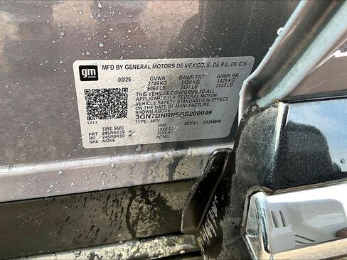 Used 2025 Chevrolet Equinox EV LT FWD image 4