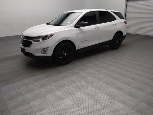 Used 2020 Chevrolet Equinox LS w/ LS Convenience Package FWD image 2