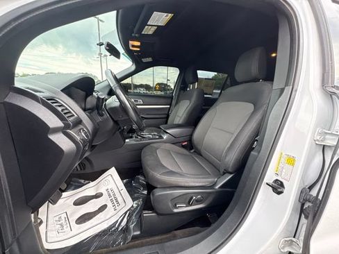 Used 2018 Ford Explorer XLT FWD image 12