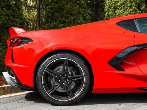 Used 2021 Chevrolet Corvette Stingray Coupe w/ Z51 Performance Package RWD image 13