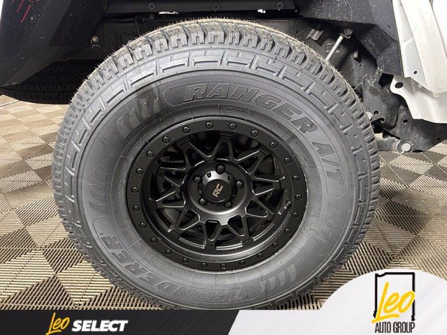 Used 2023 Jeep Gladiator Sport AWD/4WD image 15
