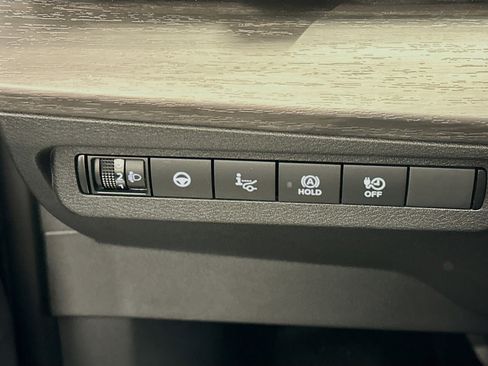 Used 2024 Nissan Ariya AWD image 17