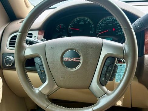 Used 2011 GMC Yukon XL SLT RWD image 20
