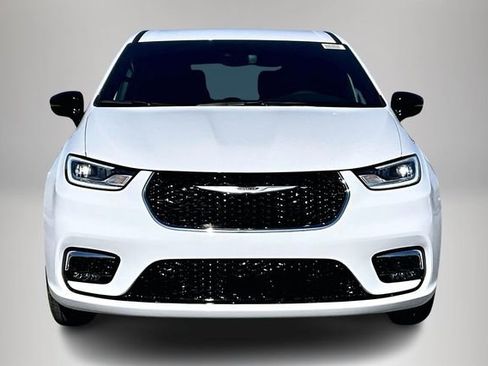 New 2026 Chrysler Pacifica Select image 2