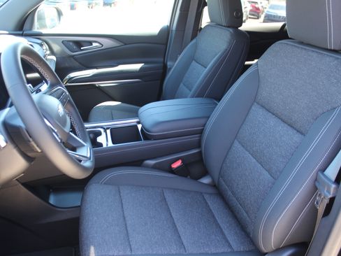 New 2026 Chevrolet Traverse LT w/ Driver Confidence Package AWD/4WD image 9