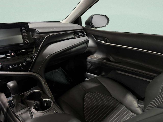 Used 2022 Toyota Camry SE w/ Cold Weather Package FWD image 11