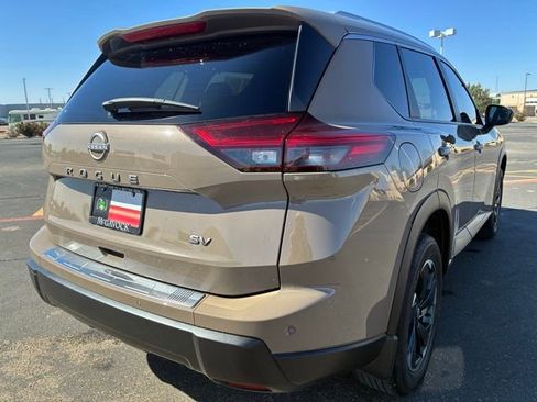 Certified 2024 Nissan Rogue SV FWD image 6