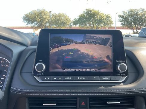 Used 2025 Nissan Rogue SV FWD image 29