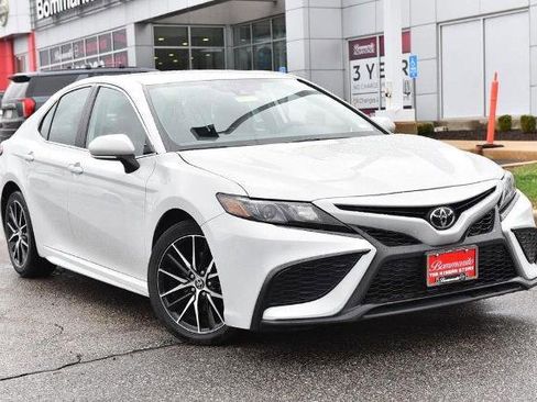 Used 2024 Toyota Camry SE image 2