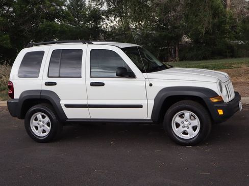 Used 2006 Jeep Liberty Sport AWD/4WD image 2