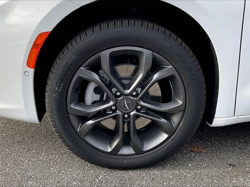 New 2026 Chrysler Pacifica Select image 8