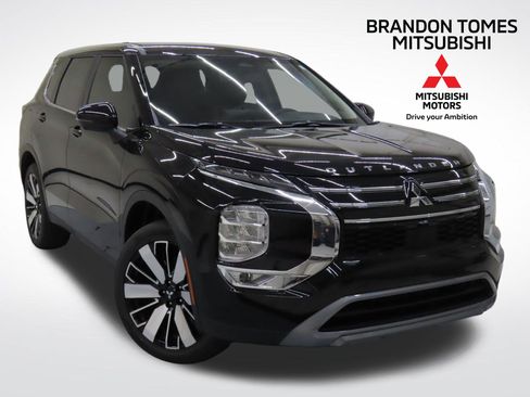 New 2025 Mitsubishi Outlander SE image 1