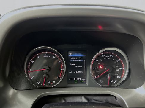 Used 2018 Toyota RAV4 SE image 21